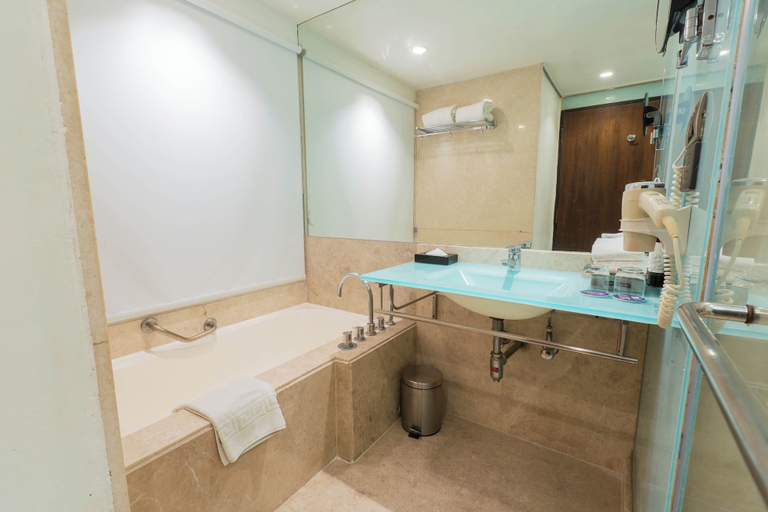 Bathroom 5, Hotel Royal Orchid Bangalore, Bangalore