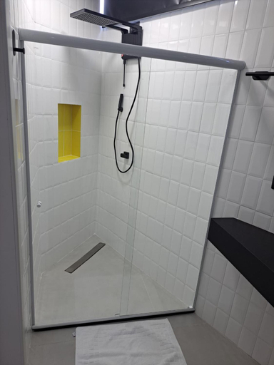 Bathroom 2, Artsy Vitoria Hostel, Vitoria