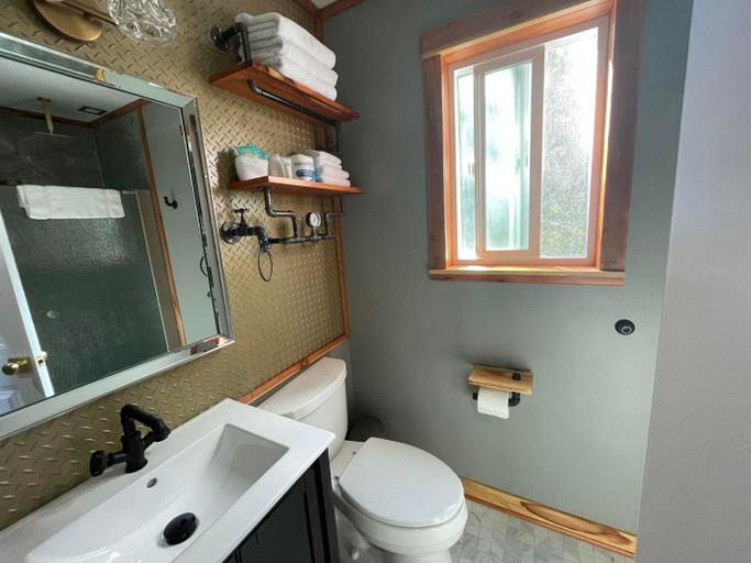 Bathroom 25