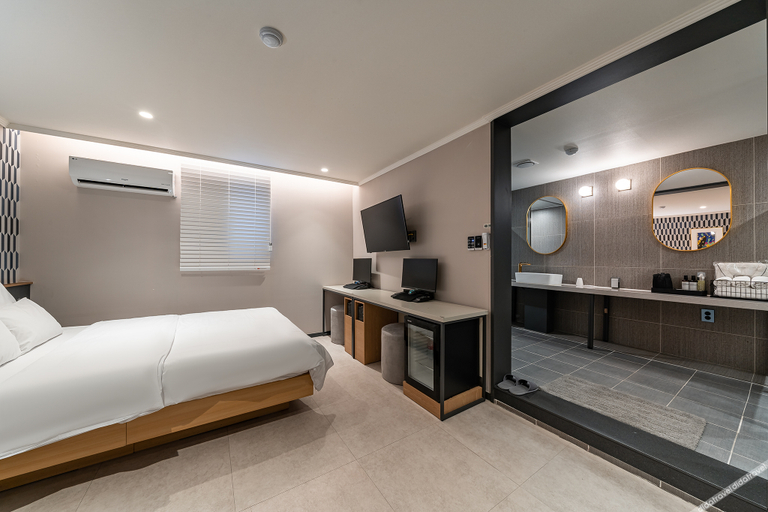 Bedroom 3, Jamsil No. 25, Songpa