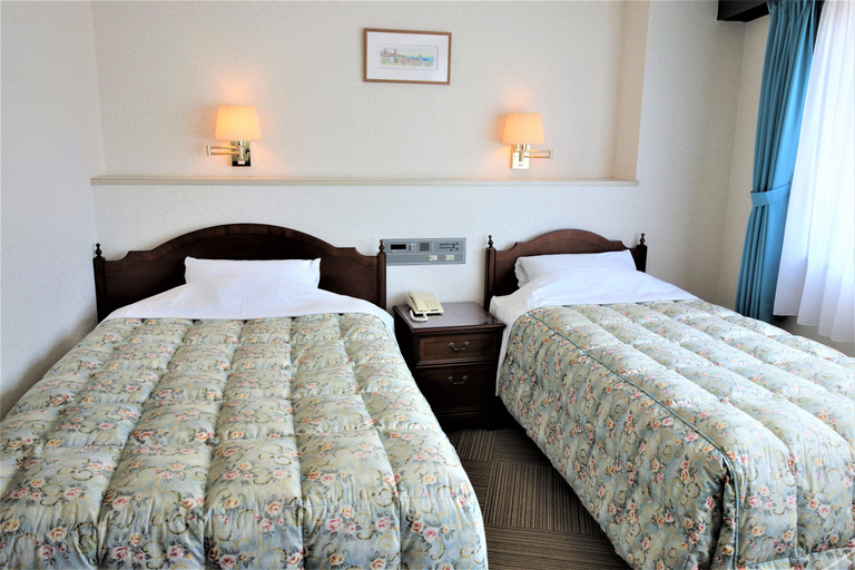 Bedroom 2, Hotel Marseille, Shimoda