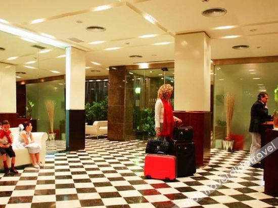 Others 4, Hotel Num, Tarragona
