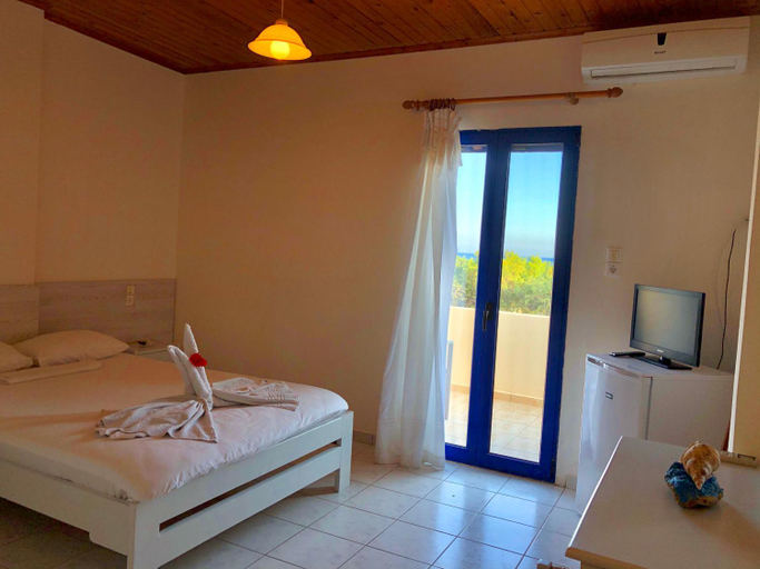 Bedroom 2, Flisvos Rooms, Crete