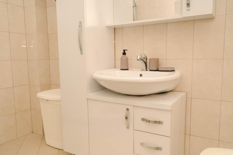 Others 5, Kote's Home Beachfront Apartment 21, Durrësit