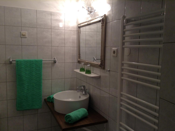 Bathroom 13