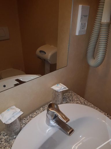 Bathroom 3, L'Hôtel des Bords de l'Ill, Bas-Rhin