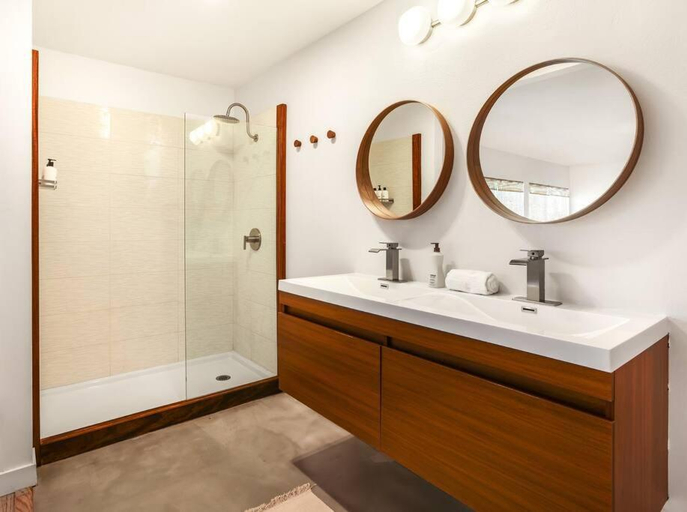 3, Chez Alain & Michou, Riverside