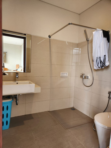 Bathroom 14