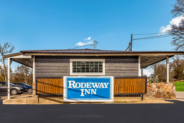 Exterior & Views 1, Inn Berryville, Carroll