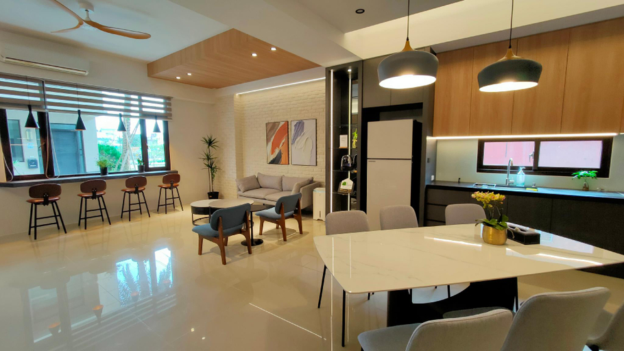 Food & Drinks 5, Riverbank B&B 2, Yilan