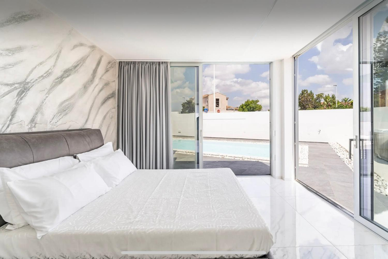 Others 3, Leonida's Room pool and Jacuzzi, Cagliari