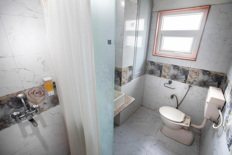 Bathroom 4, Bhakti Dham, Mathura