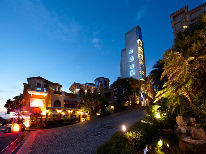 Exterior 6