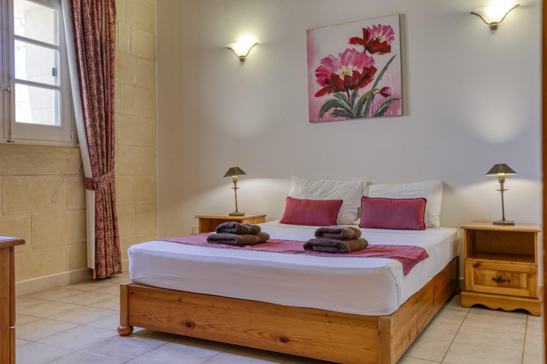 Bedroom 2, Villagg tal-Fanal
