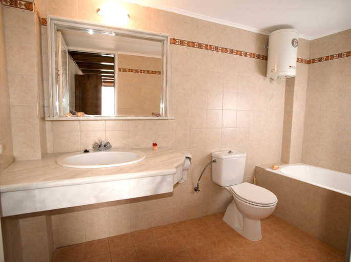 Bathroom 5, Lindos centre studios, South Aegean