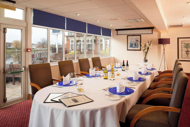 Food & Drinks 4, Sunday London Staines-upon-Thames Heathrow T5, Surrey