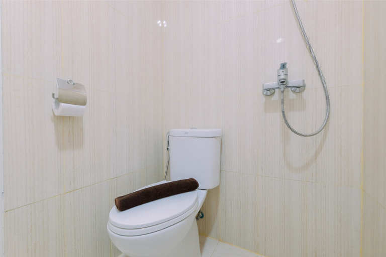 Bathroom 2, Best Deal and Modern 1BR Sentul Tower Apartment By Travelio, Bogor
