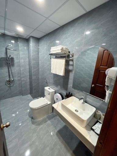 Bathroom, BAN ME CENTRAL HOTEL 2, Buon Ma Thuot