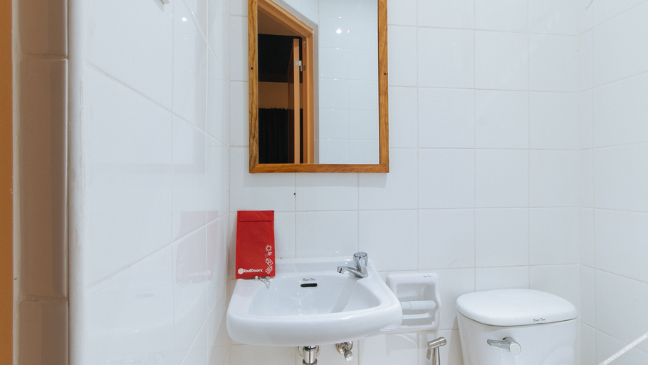 Bathroom 5, Reddoorz Near Edsa Camp Crame, Quezon City