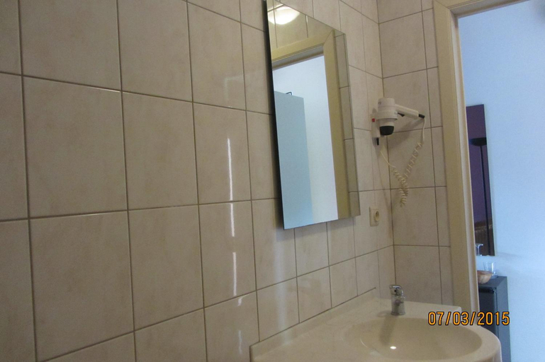 Bathroom 2, Auberge de la Lesse, Namur