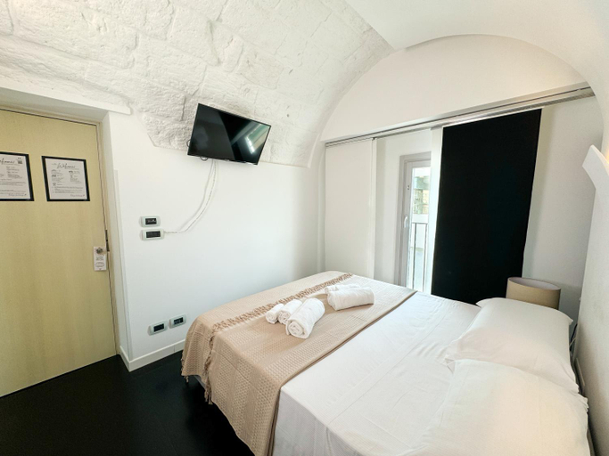 Bedroom 2, Vingt Sept, Bari