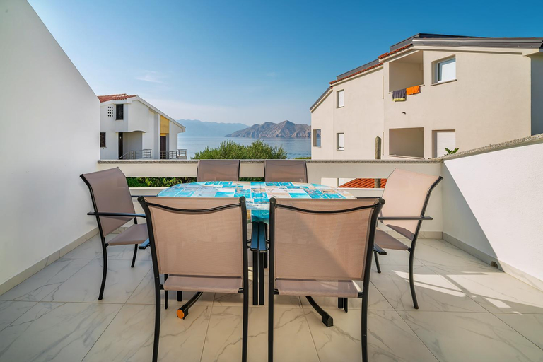 Others 5, Apartments Kricin 14 Laura, Baška