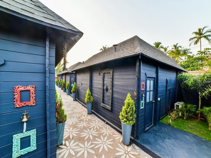 Exterior & Views