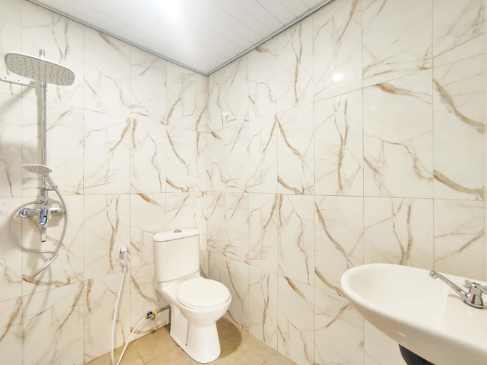 Bathroom 3, Napoleon Hills Tambi Tea Gardens View RedPartner, Wonosobo