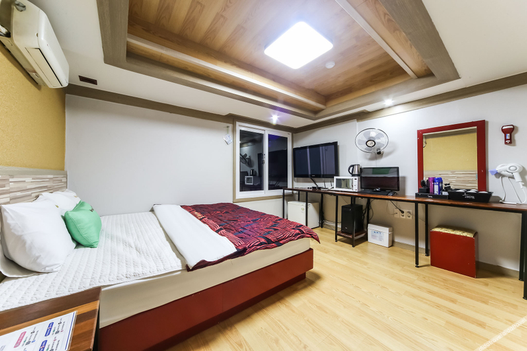 Bedroom 3, Busan Gwanganri Gung, Suyeong