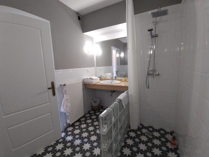 Bathroom 2, Hotel Casona Villa De Palacios, Cantabria