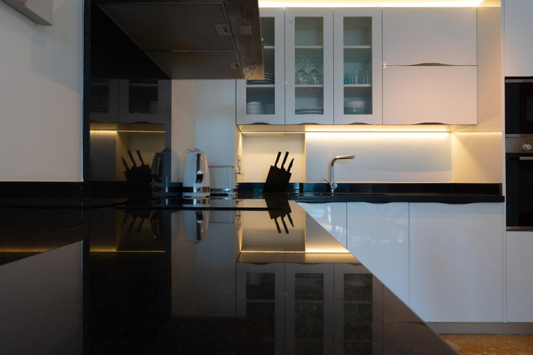 Others 5, Seaside Serenity Oasis - High floor - Stunning Views, Gibraltar