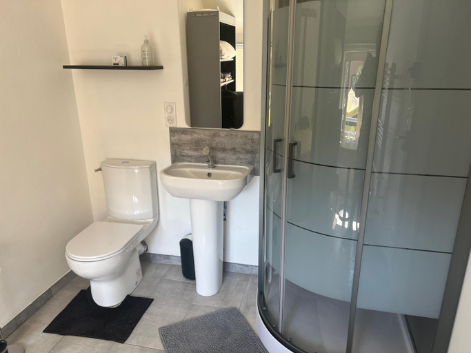 Bathroom, L'Entracte, Yonne