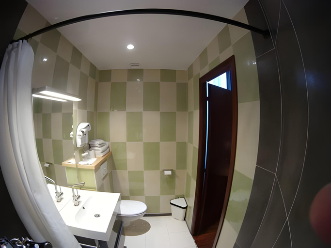 Bathroom 4, Savoy Hotel, Savoie