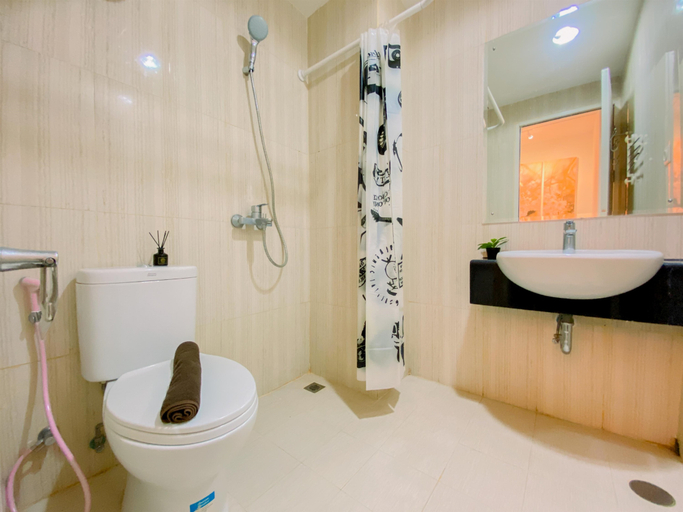 Bathroom 5, Modern Look 1BR at Sentul Tower Apartment By Travelio, Bogor