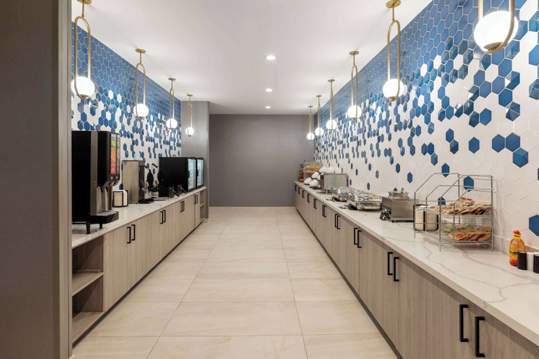Food & Drinks 5, La Quinta Inn & Suites by Wyndham DeSoto, Dallas