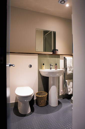 Bathroom 4, The Crown Rooms, London