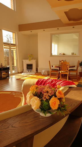 Others 5, Bonton Rooms, Targu Jiu
