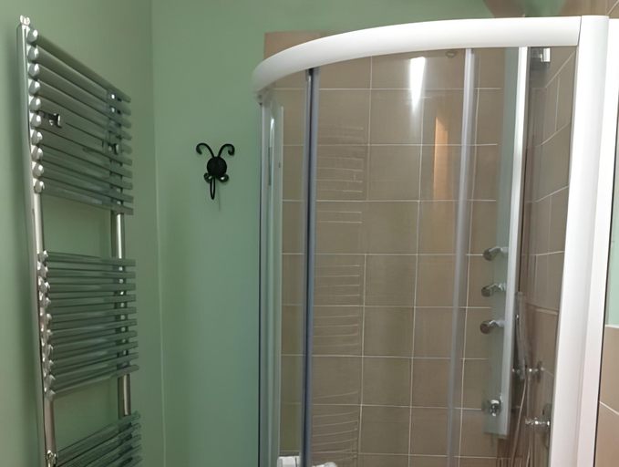 Bathroom 10
