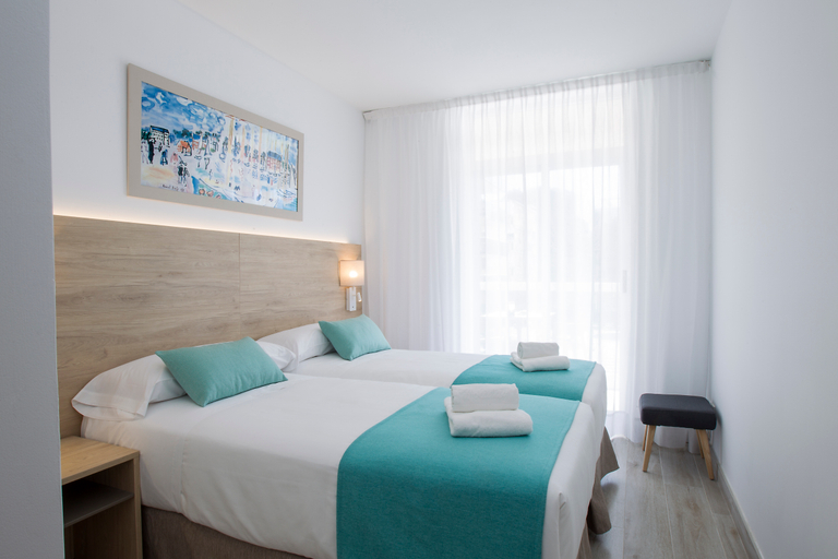 Bedroom 4, Cye Holiday Centre, Tarragona
