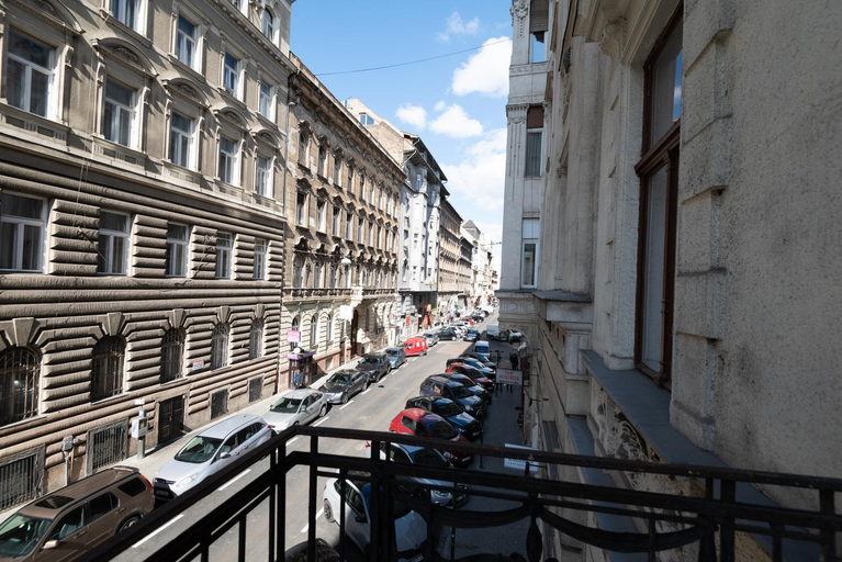 5, Standard Apartment by Hi5 - West End Center, Budapesti