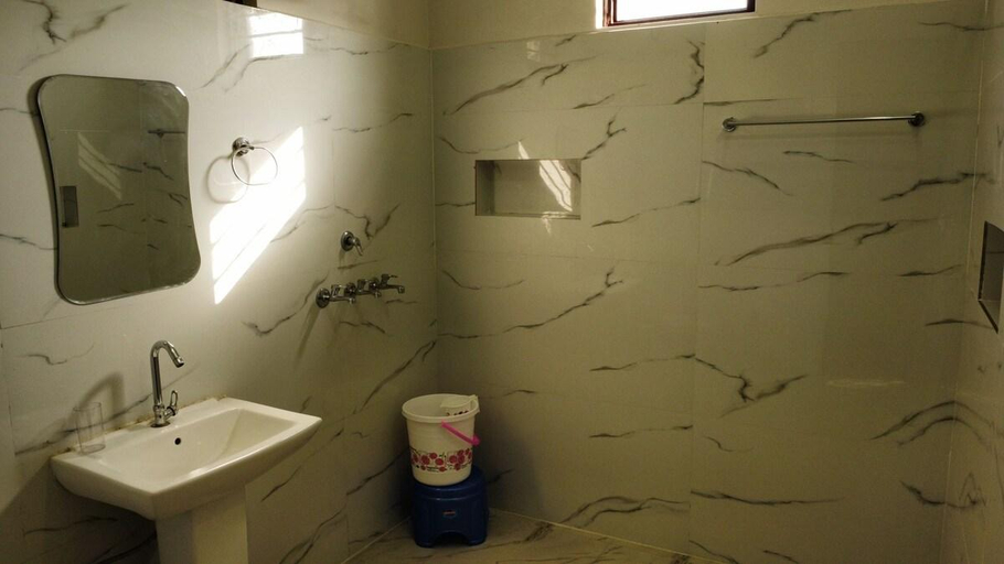 Bathroom 4, Dr. Atam Parkash Villa, Panchkula