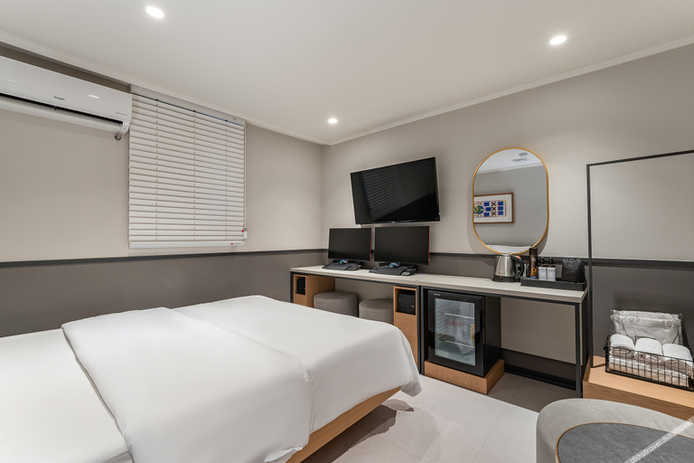 Bedroom 2, Jamsil No. 25, Songpa