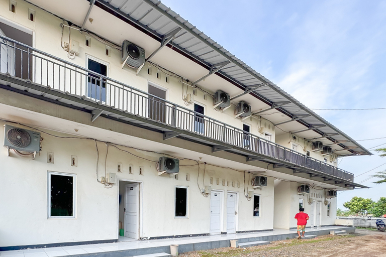 Exterior & Views, RedDoorz @ Hotel Mewah PLTU Indramayu, Indramayu