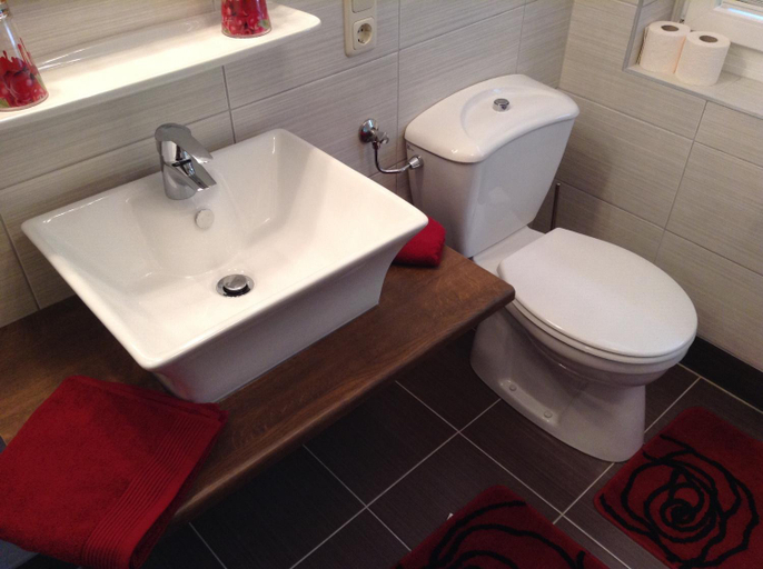Bathroom 10