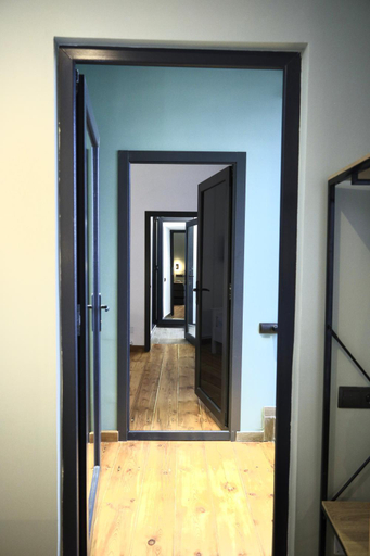 Others 4, Tiroents Hotel