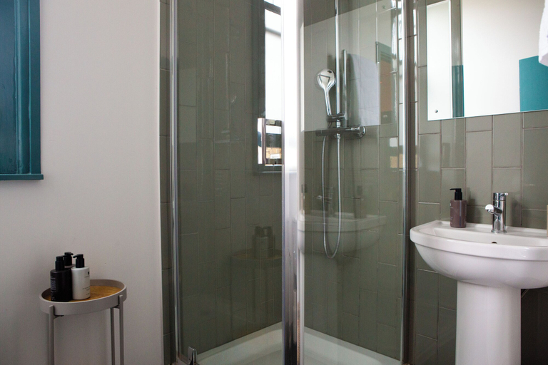 Bathroom 3, The Crown Rooms, London