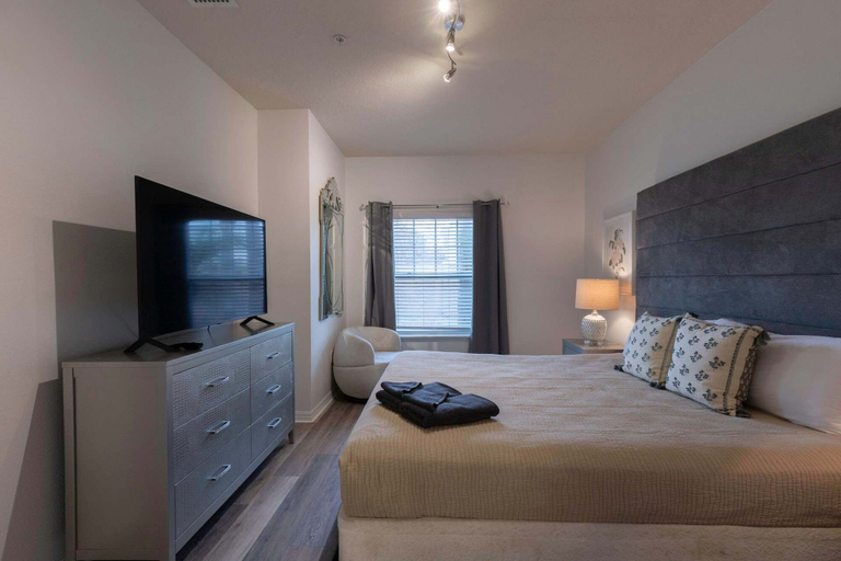 Room 5, Fabulous Townhome Near the Parks, Osceola