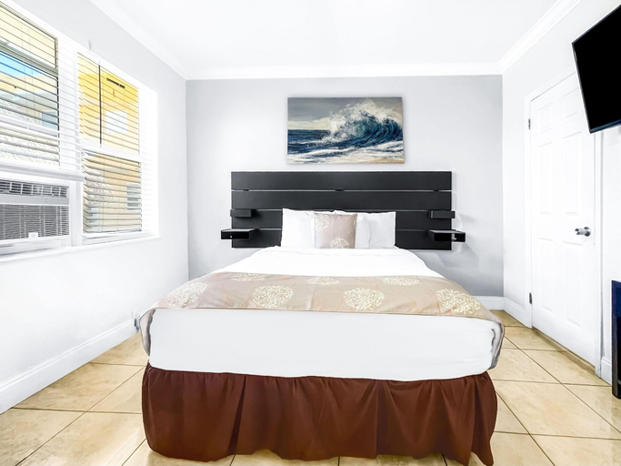 Bedroom 2, The Flamingo, Broward