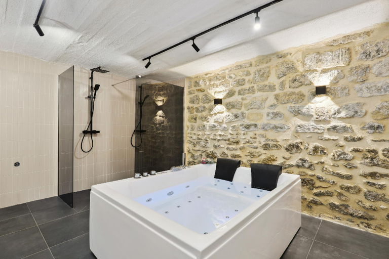 Bathroom 2, 5 Kazabella Charming apartment jacuzzi Maisons Alfort, Val-de-Marne