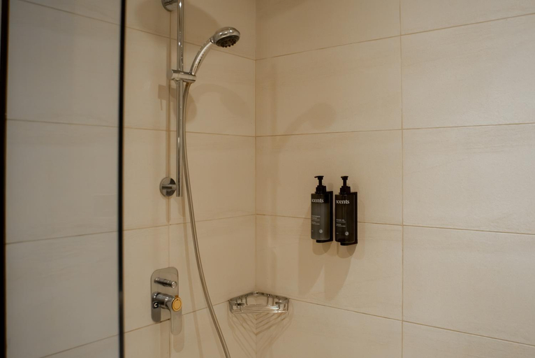 Bathroom 15